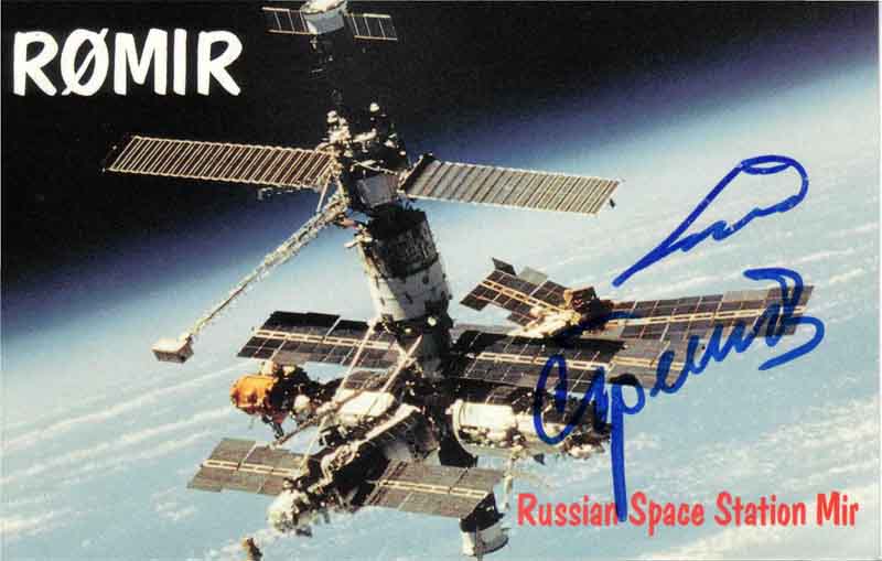 Cosmonauts_Sergey_Treshev_hand
